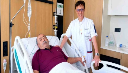 Riskli görülen hasta tek seansta yapılan iki ameliyatla sağlığına kavuştu
