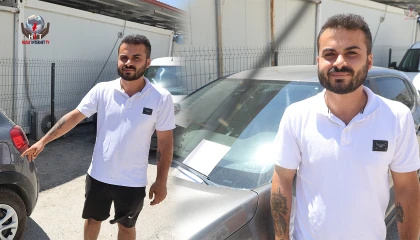 Sürttüğü aracın sahibini bulamayınca ön cama ‘Arabaya hafif sürttüm, lütfen bana ulaşın’ notunu bıraktı