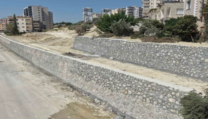 Tarsusta riskli bölgeye 240 metrelik istinat duvarı yapıldı