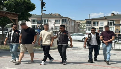 Uyuşturucu kullanmaktan öğretmenlikten ihraç edilen şahıs bu kez uyuşturucu ticaretinden tutuklandı