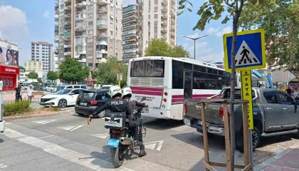 Yolcu minibüsünün yaya geçidinde çarptığı genç kız öldü