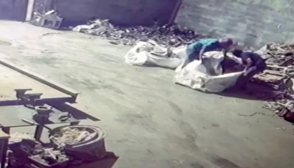 Yüzlerinde maskeyle gelip 250 bin TLlik bakır çaldılar