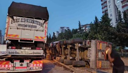 Adanada zincirleme trafik kazası: 3 yaralı