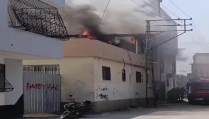 Aile sağlığı merkezinin çatısında korkutan yangın