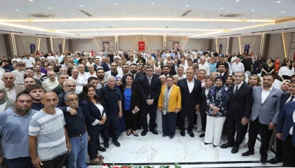AK Parti Adanada 25. kuruluş yıl dönümü coşkusu