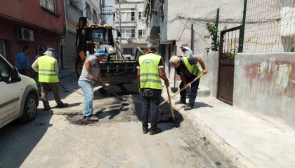 Akdenizde bozulan yollar için ekipler sahada