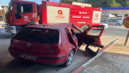 Aksuda otomobil ile tır çarpıştı