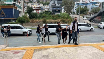 Alanyada döviz bürosundan 400 bin liralık soygunun 3 şüphelisi adliyeye sevk edildi