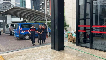 Alanyada eşini ve kayınvalidesini bıçakladıktan sonra intihar girişimini canlı yayınlayan şahıs tutuklandı