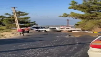 Alanyada lastiği patlayan kamyonet kaza yaptı: Sürücü hayatını kaybetti