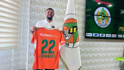 Alanyaspor, AEK forması giyen Paolo Fernandesi kiralık olarak kadrosuna kattı