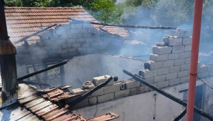 Alevlere teslim olan gecekondu kullanılamaz hale geldi