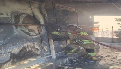 Altınözünde konteyner yangını yaşandı