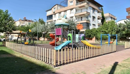 Anne istedi, çocuk parkının çevresi güvenli çitle çevrildi