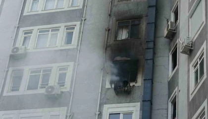 Apartmanda yangın paniği: 5 kişi dumandan etkilendi