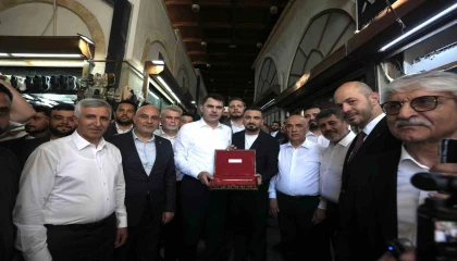 Bakan Kurum, Kahramanmaraşta Kapalıçarşıyı ziyaret etti