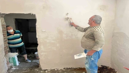 Başkan Başdeğirmenden, talepte bulunan aileye sıva ve beton desteği