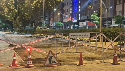 Burdurda belediyenin gece yaptığı yol çalışması vatandaş talebiyle polis tarafından durduruldu