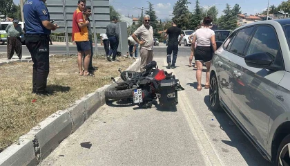 Burdurda motosiklet ile otomobil çarpıştı: 1 yaralı
