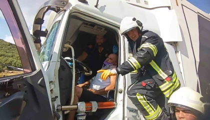 Burdurda tırlar çarpıştı: 1 yaralı