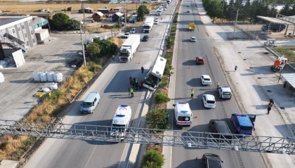 Burdurda tur otobüsü devrildi, 34 kişi yara almadan kurtuldu