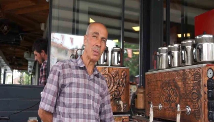 Burdurun 50 yıllık neşe kaynağı: Çaycı Hakkının gülüşü kentin simgesi oldu