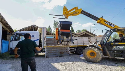Büyükşehirden üreticiye yem ezme makinesi desteği