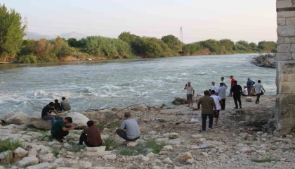 Ceyhan Nehrine serinlemek için giren 2 çocuk kayboldu