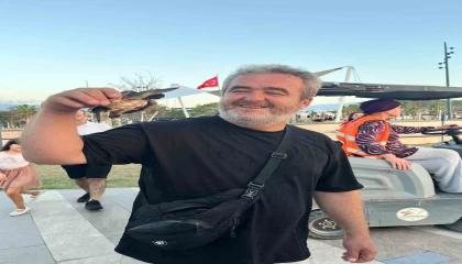 Çocukların Kahraman ağabeyi boğazına çuval dolaşan kaplumbağayı ölümden kurtardı