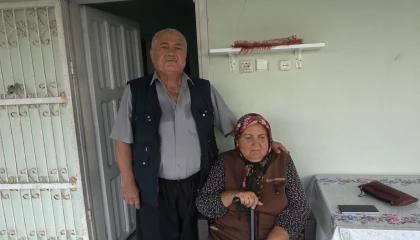 Eşine olan sevgisi 60 basamaklık merdivene asansör yaptırdı
