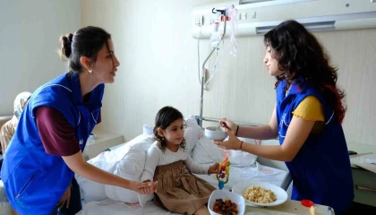 Gönüllü gençler, hastaların gönüllerine dokundu