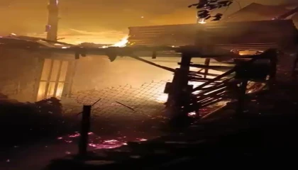 Hatayda 2 katlı ahşap ev alevlere teslim oldu