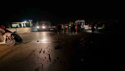 Hatayda traktör ile otomobil çarpıştı: 3 yaralı