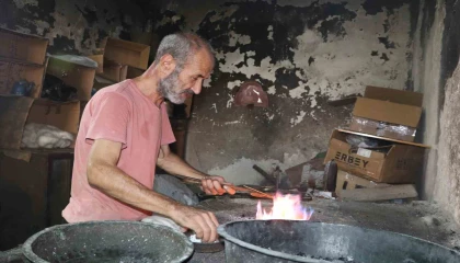 Hem kalaycı hem şair