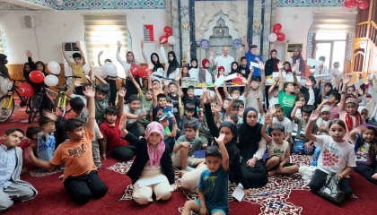 İmamın gönüllere dokunan geleneği: 26 yıldır çocukları ödüllendiriyor
