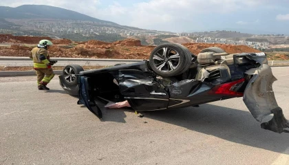 İskenderunda otomobil ters döndü: 4 yaralı