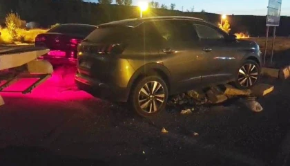 Ispartada iki otomobil kavşakta çarpıştı: 10 yaralı