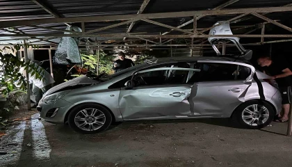 Ispartada park halindeki otomobilde çakmak gazı tüpü patladı: 2 yaralı