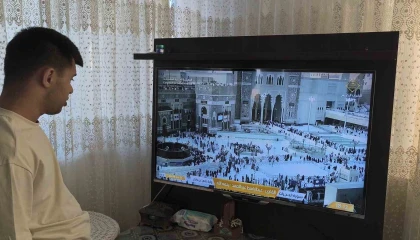 Kabe maketine sarılarak dua etmişti: Engelli gencin umre hayali gerçek oluyor