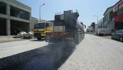 Kahramanmaraş Büyükşehir Belediyesinden Yeni Sanayi Sitesinde asfalt mesaisi