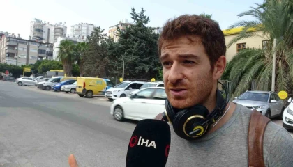 Kaldırımdaki hatalı parklara isyan etti: Tekerlekli sandalyeli birisi olarak buradan geçmiş olsam oturur ağlardım
