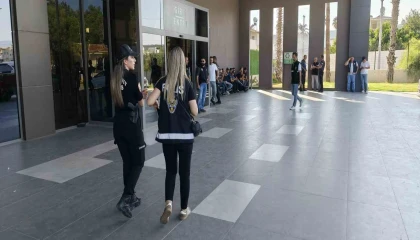 Kazazedelerin yakınlarının Taşucu Limanındaki endişeli bekleyişleri sürüyor