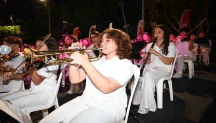 Kemer Belediyesi Cumhuriyet Orkestrası sahne aldı