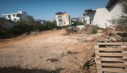 Kepezde 30 kamyon atık temizlendi: 5 firmaya ceza kesildi