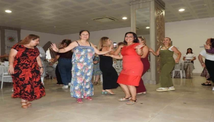 Kepezde kadınlara moral dolu matine