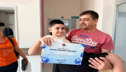 Kepezde sünnet olan çocuklara Üstün Cesaret Belgesi