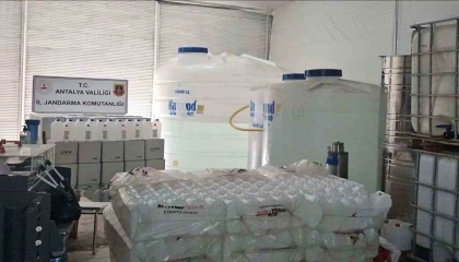 Kolonya imalatı adı altında sahte içki üretilen iş yerine operasyon