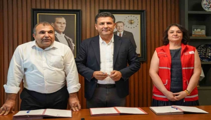 Kozanda 500 öğrenciye kırtasiye ve okul kıyafeti desteği