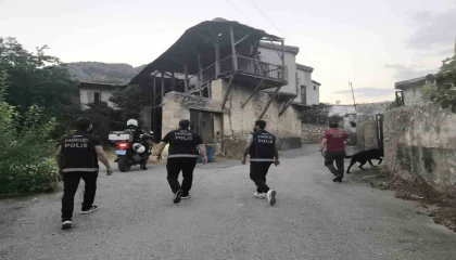 Kozanda narkotik uygulamasında aranan terör örgütü üyesi yakalandı