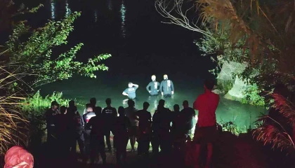 Manavgat Şelalesinde adacıkta mahsur kalan 6 kişi kurtarıldı